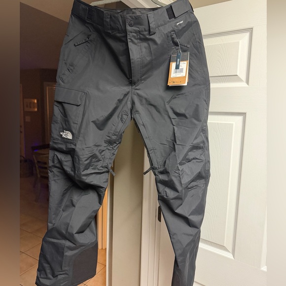 The North Face men’s freedom pant NWT size medium regular. (Ski/Snow pants)